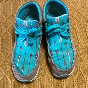 Size 8 Ariat high top mocs